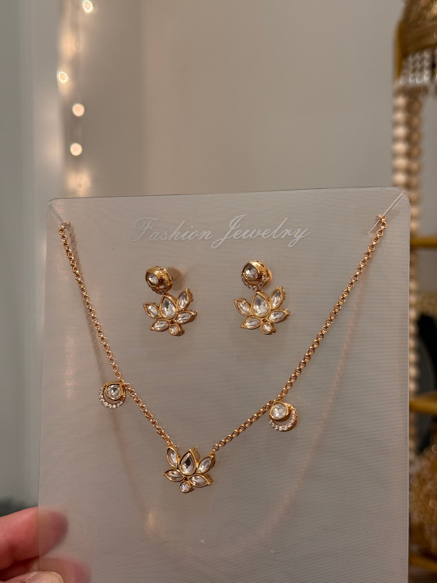 53311 - dainty necklace set