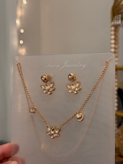 53311 - dainty necklace set